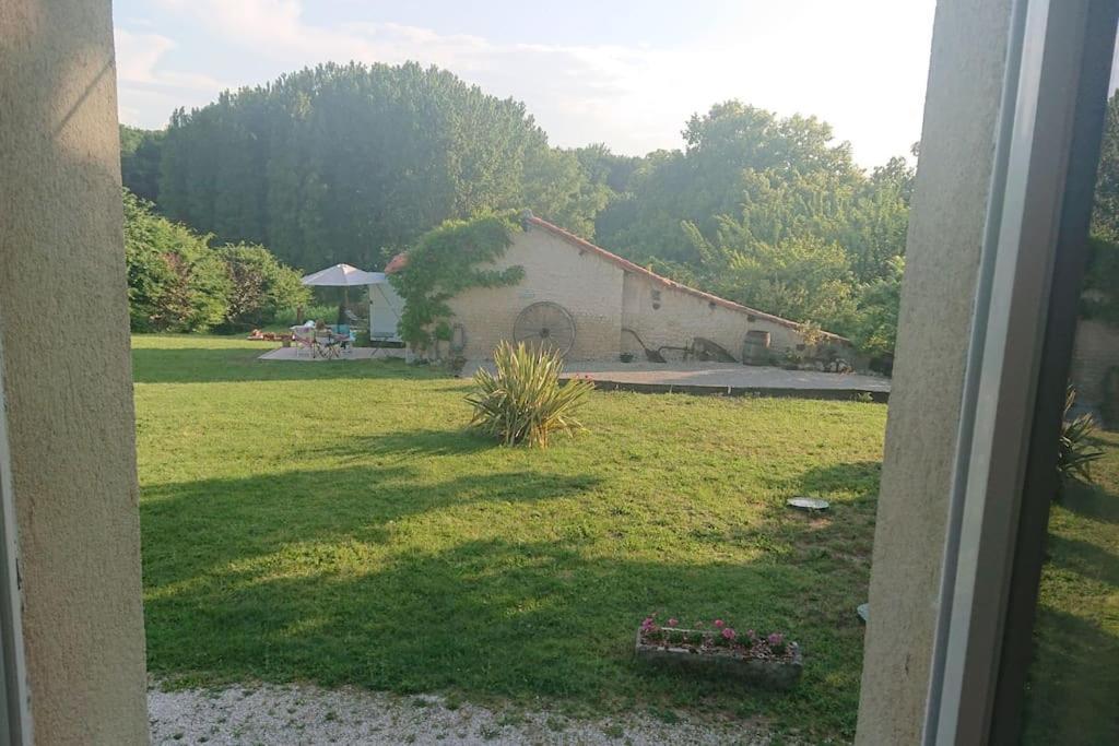 Entire Apartment With Swimming Pool Near Aubeterre Saint-Romain  Ngoại thất bức ảnh