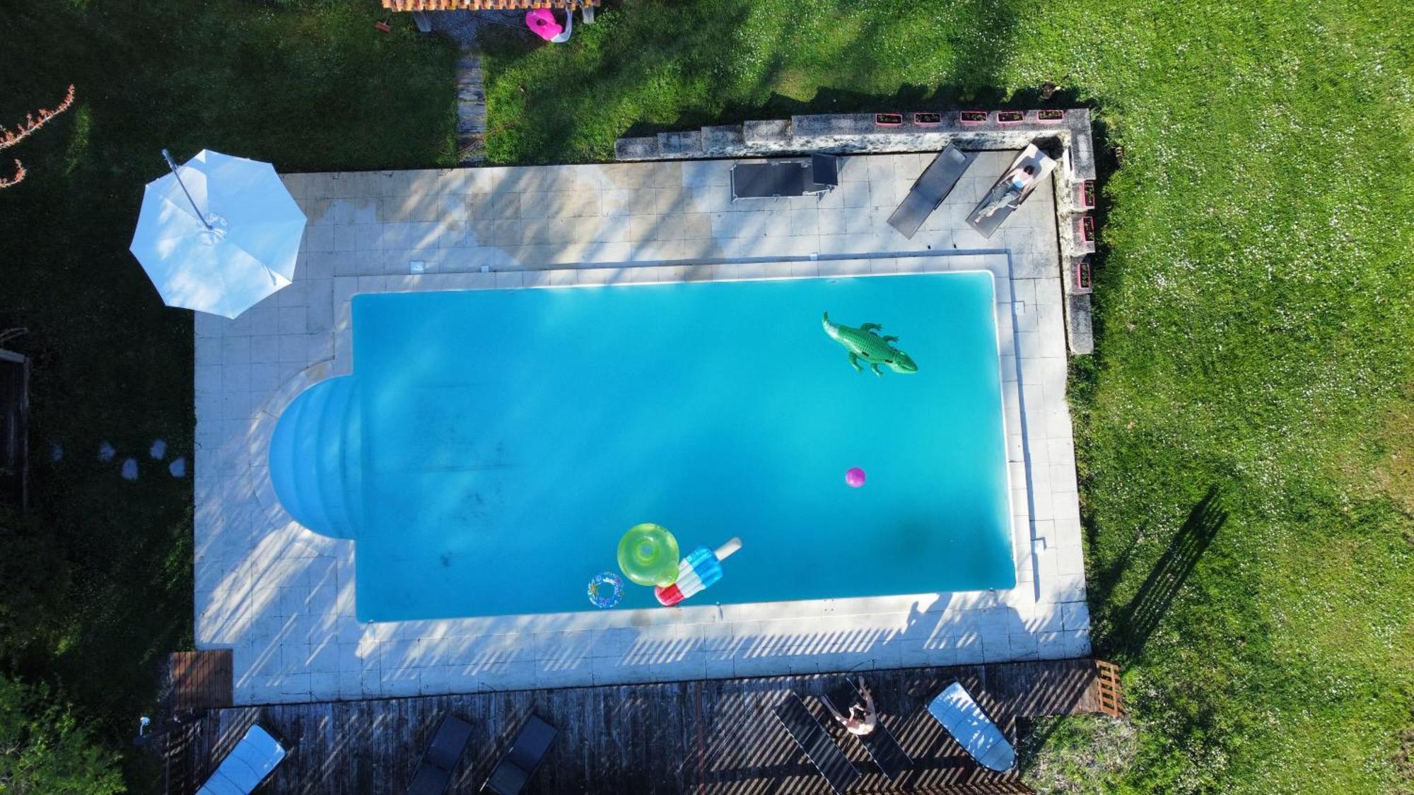 Entire Apartment With Swimming Pool Near Aubeterre Saint-Romain  Ngoại thất bức ảnh