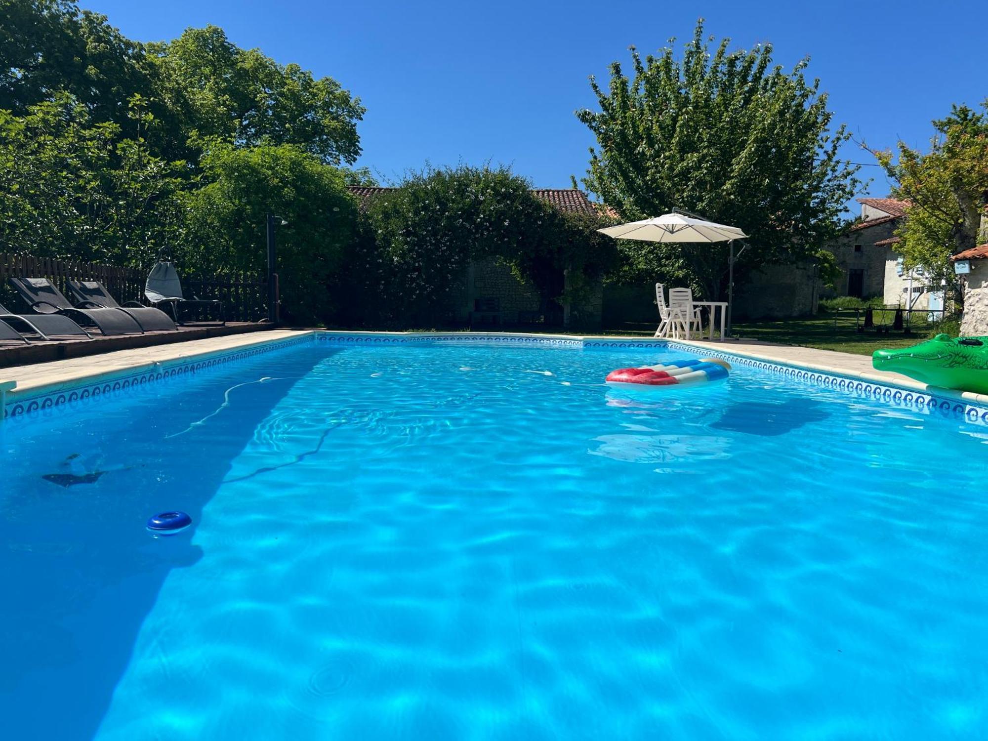Entire Apartment With Swimming Pool Near Aubeterre Saint-Romain  Ngoại thất bức ảnh